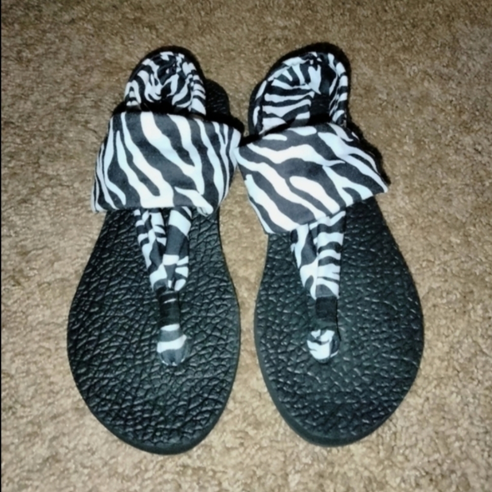 Rampage (Size 8) Black & White Zebra Print Cloth Fabric Sling Yoga Thong Sandals